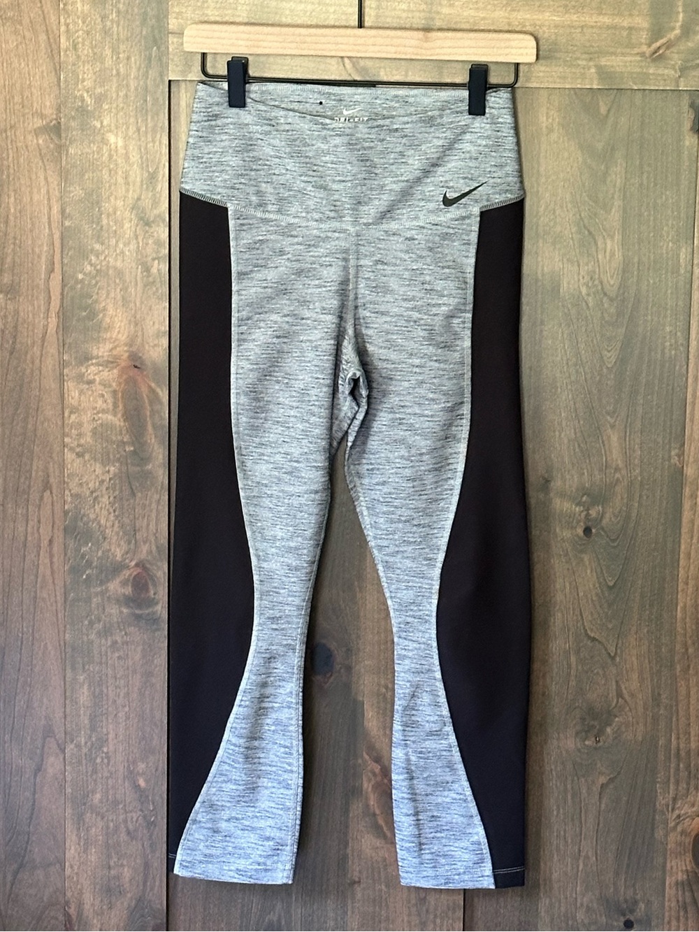 NWOT Nike Women’s Cropped Dri-Fit Legging